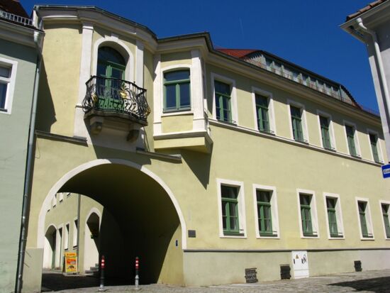 Klostertor - Torbogen in einem Haus, was als Zugang zum Franziskanerkloster diente